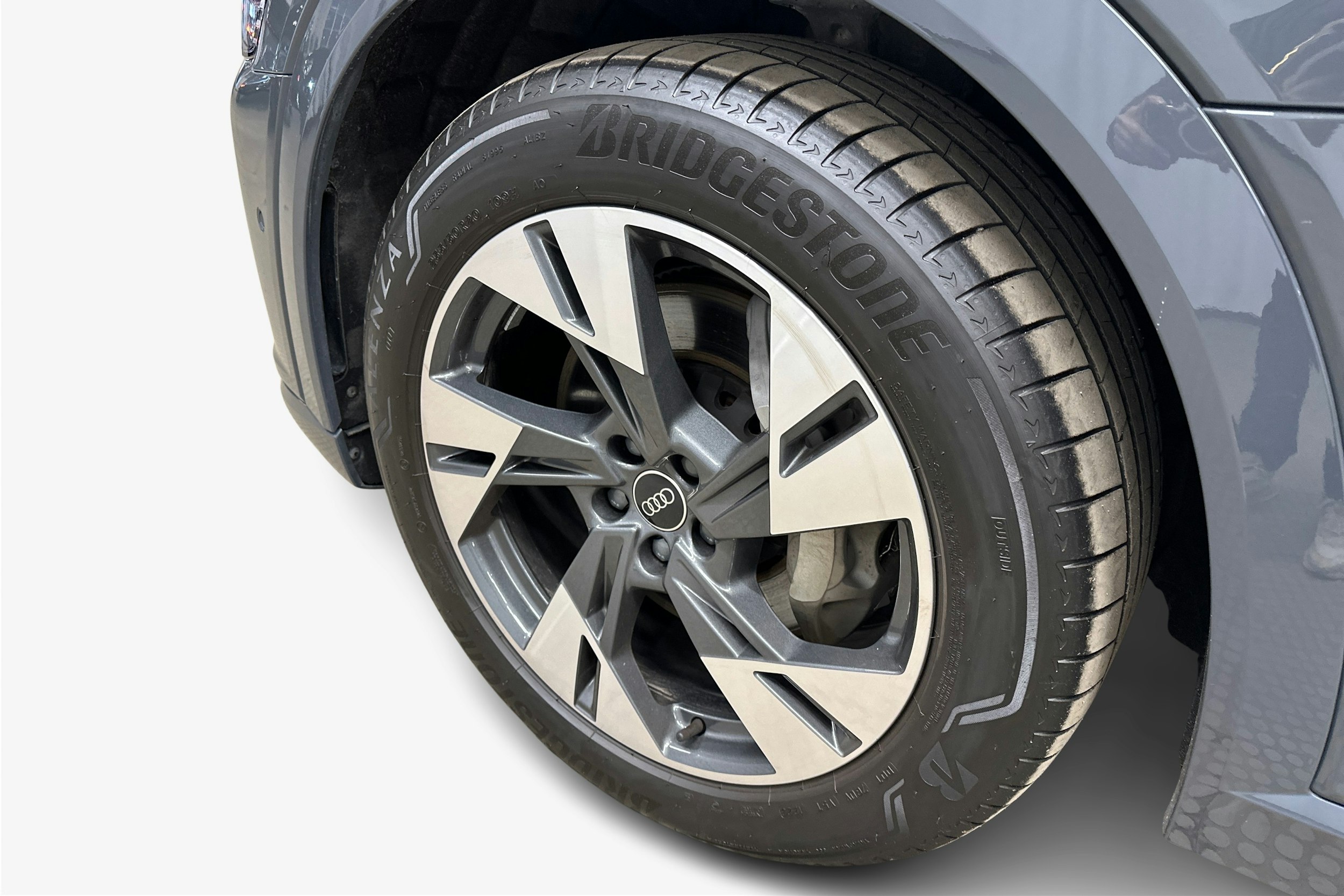 harmaa Audi Q8 e-tron 2024 kuva 11.