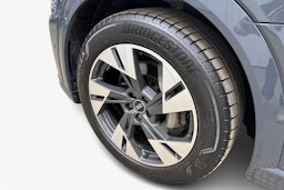 harmaa Audi Q8 e-tron 2024 kuva 11.