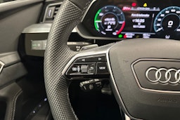 harmaa Audi Q8 e-tron 2024 kuva 14.