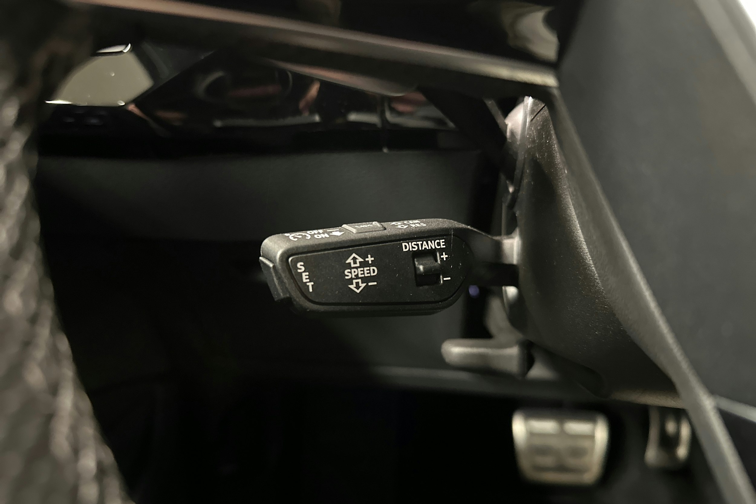 harmaa Audi Q8 e-tron 2024 kuva 16.