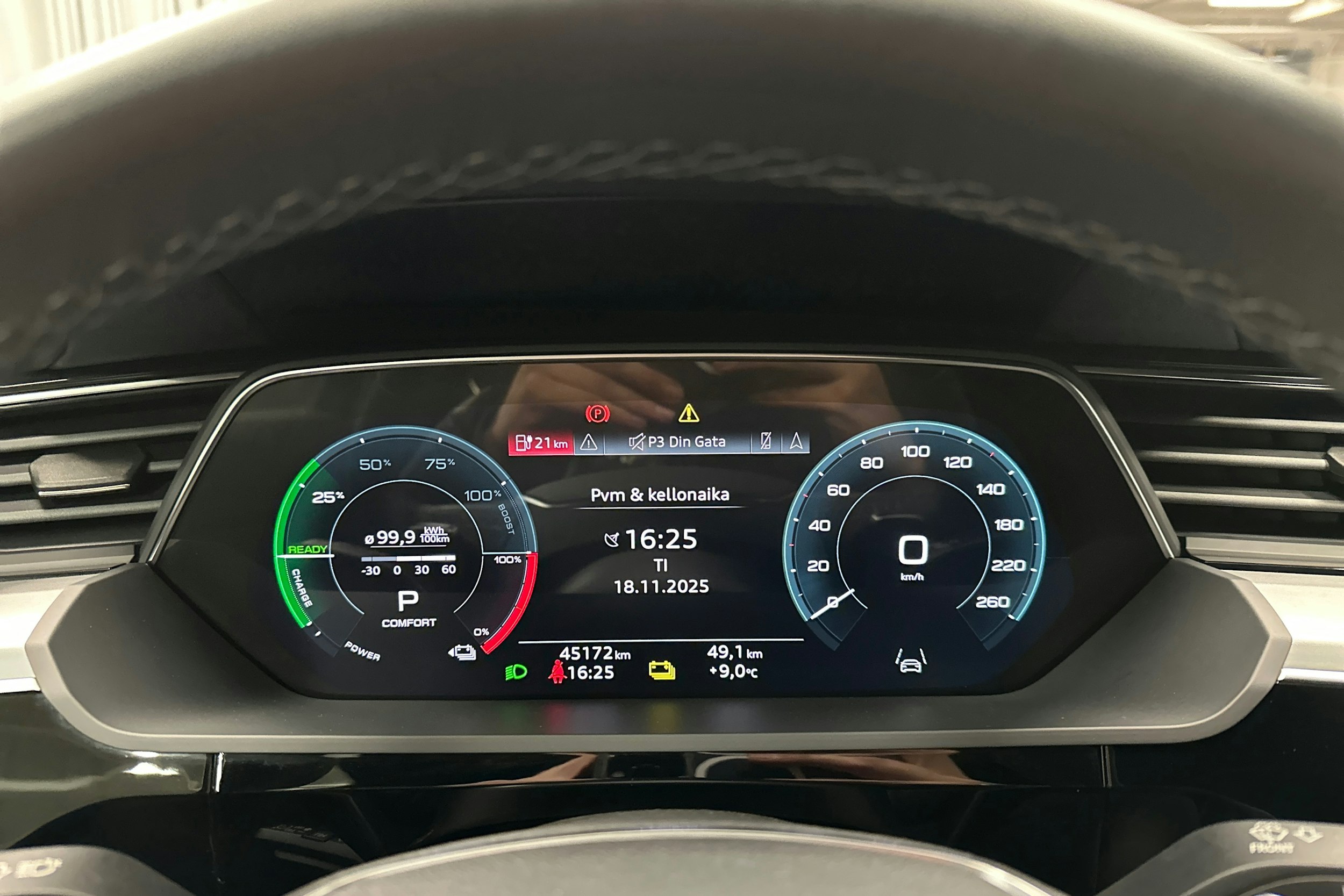 harmaa Audi Q8 e-tron 2024 kuva 17.