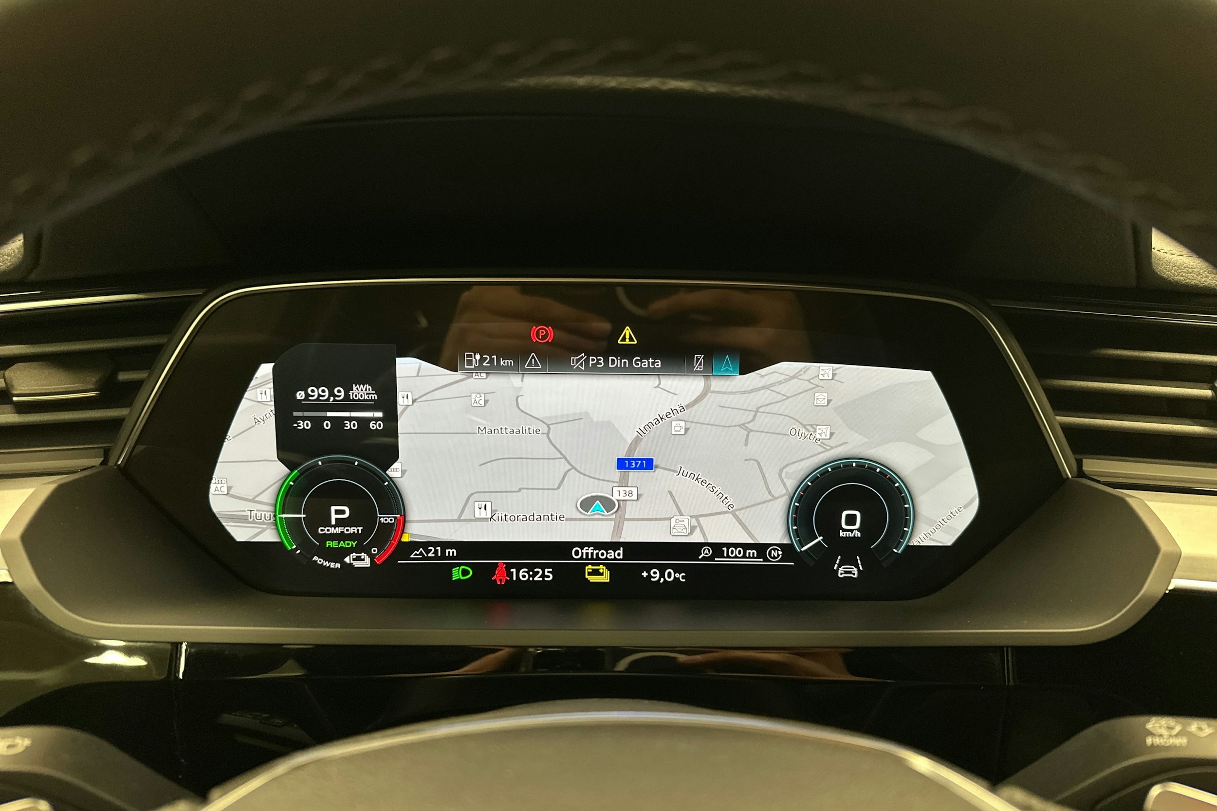 harmaa Audi Q8 e-tron 2024 kuva 18.