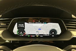 harmaa Audi Q8 e-tron 2024 kuva 18.