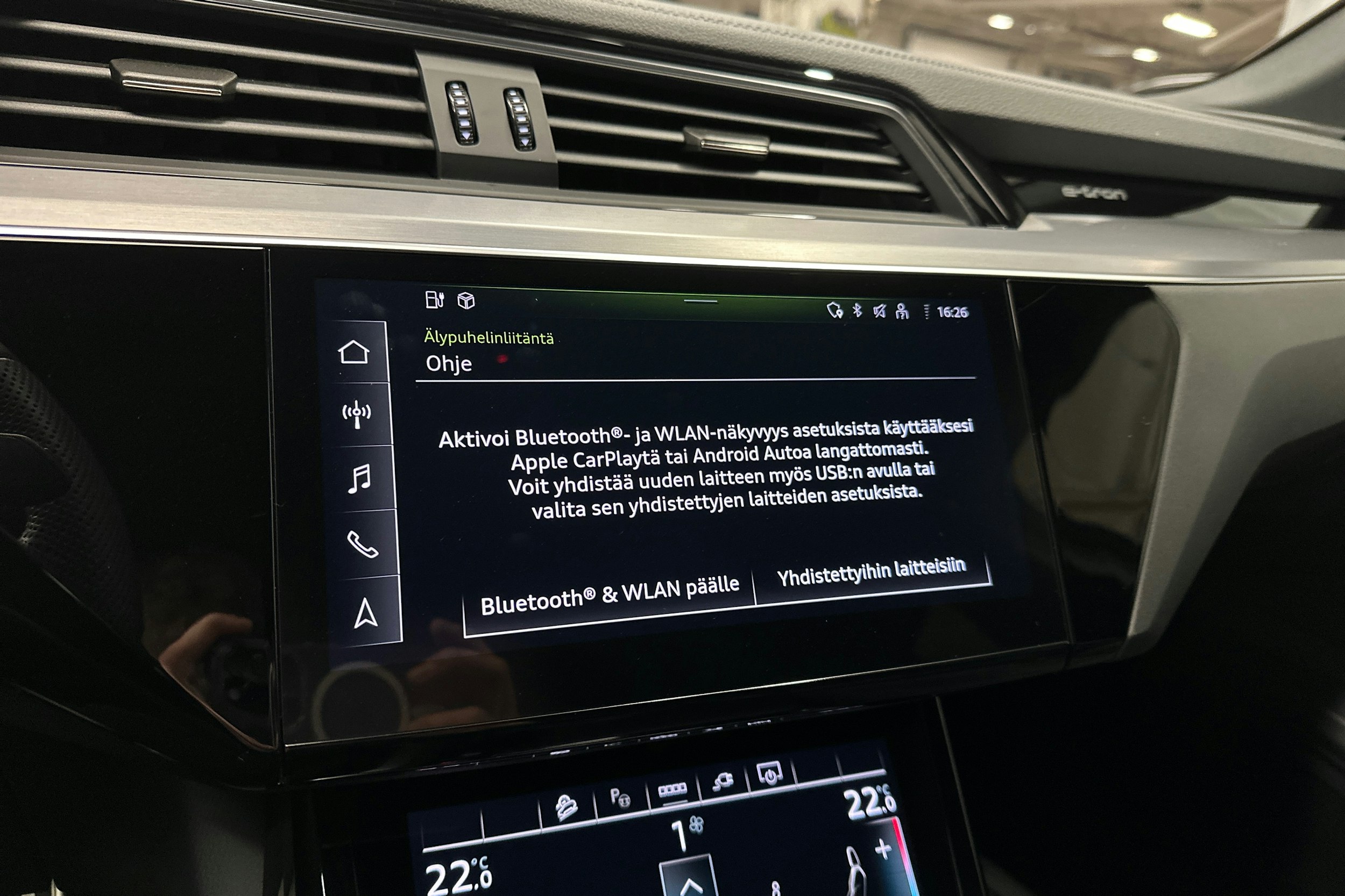 harmaa Audi Q8 e-tron 2024 kuva 21.