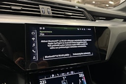 harmaa Audi Q8 e-tron 2024 kuva 21.