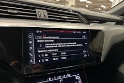 harmaa Audi Q8 e-tron 2024 kuva 24.