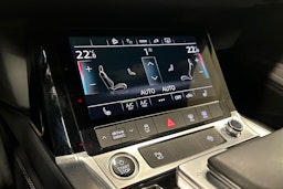 harmaa Audi Q8 e-tron 2024 kuva 25.