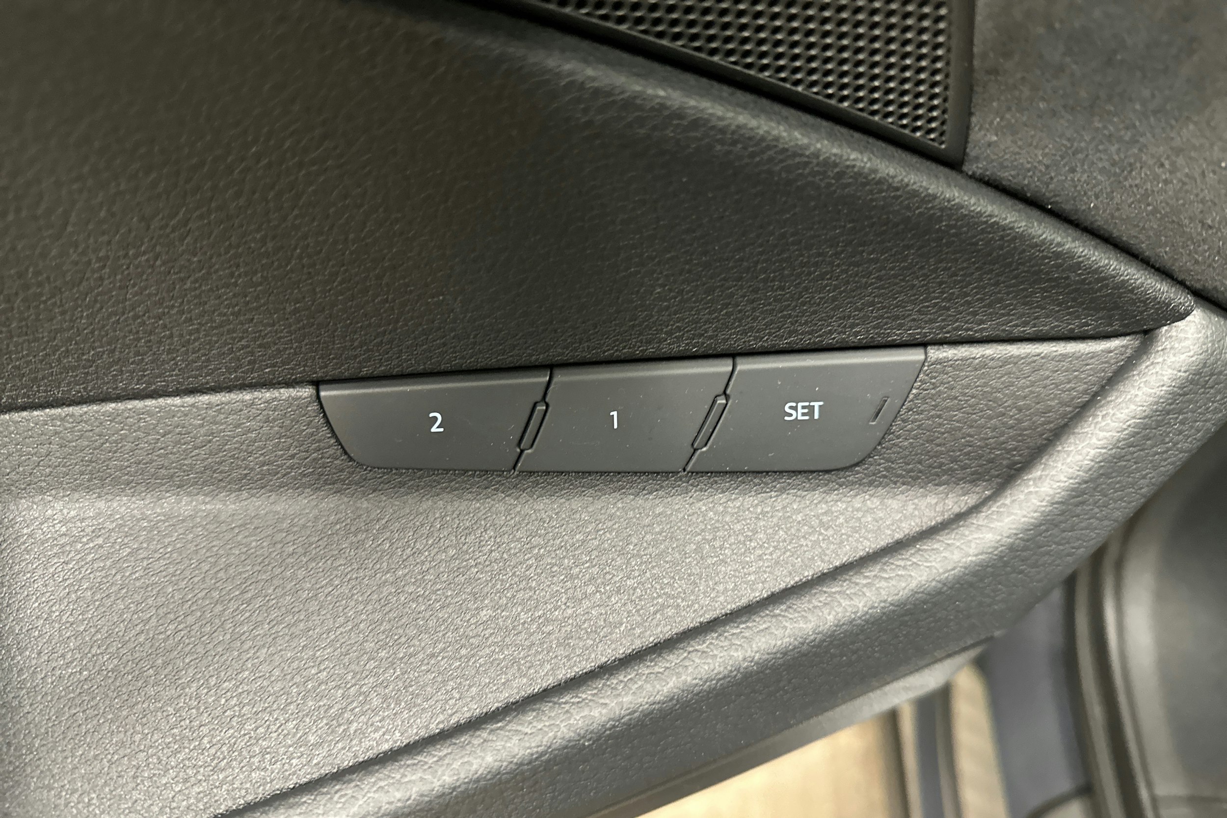 harmaa Audi Q8 e-tron 2024 kuva 29.