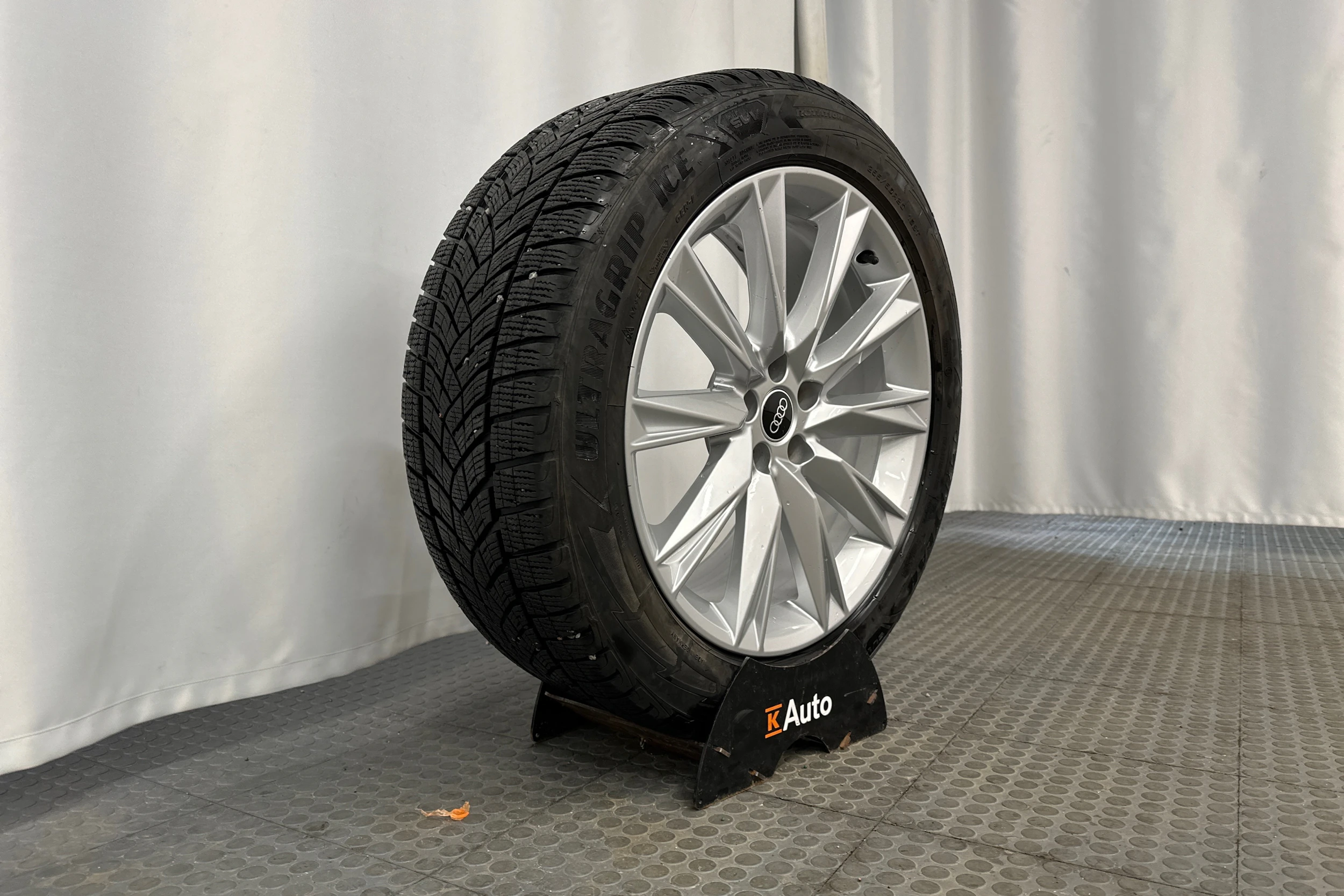 ruskea (beige) Audi Q8 e-tron 2024 kuva 10.
