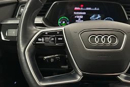 ruskea (beige) Audi Q8 e-tron 2024 kuva 11.