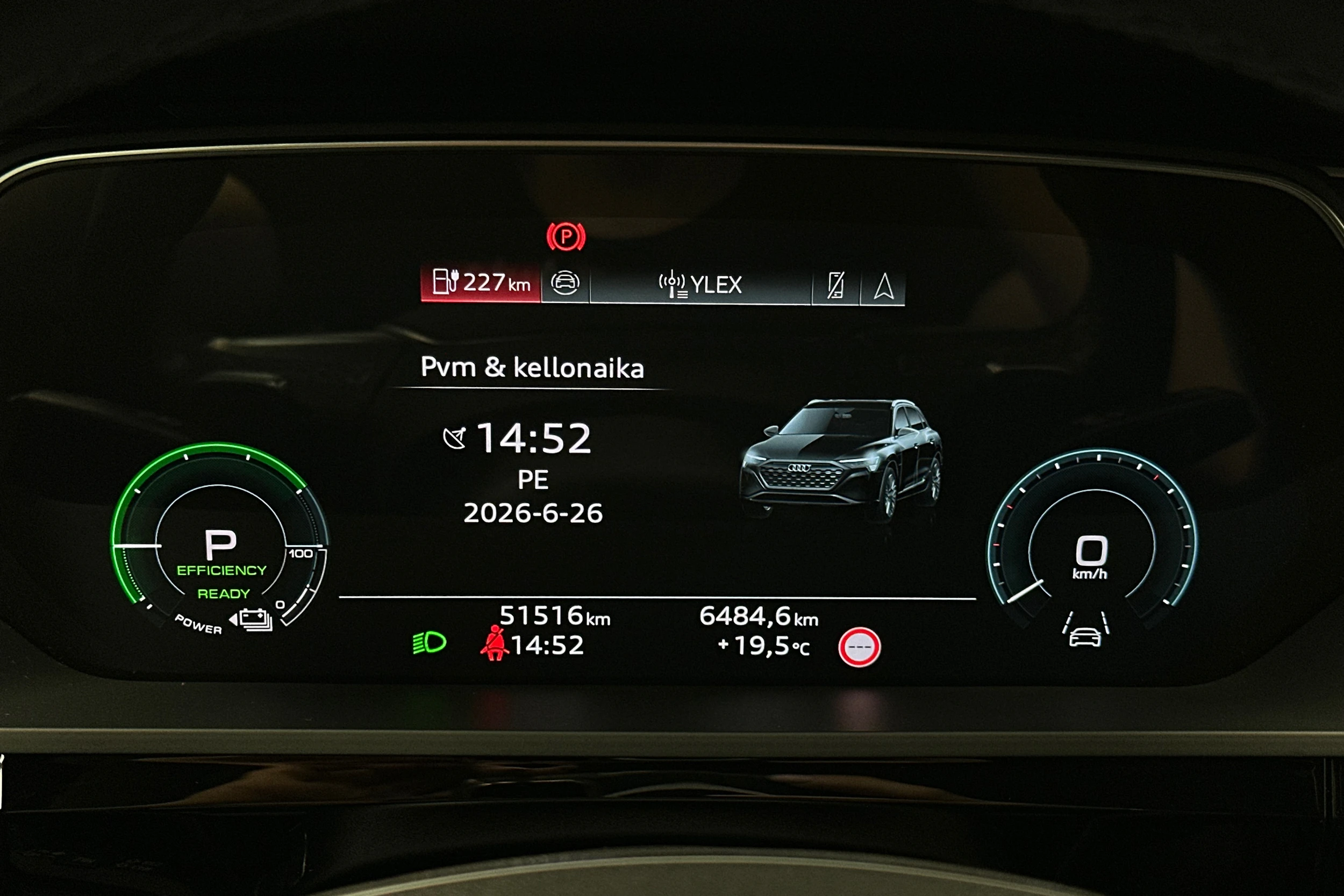 ruskea (beige) Audi Q8 e-tron 2024 kuva 13.