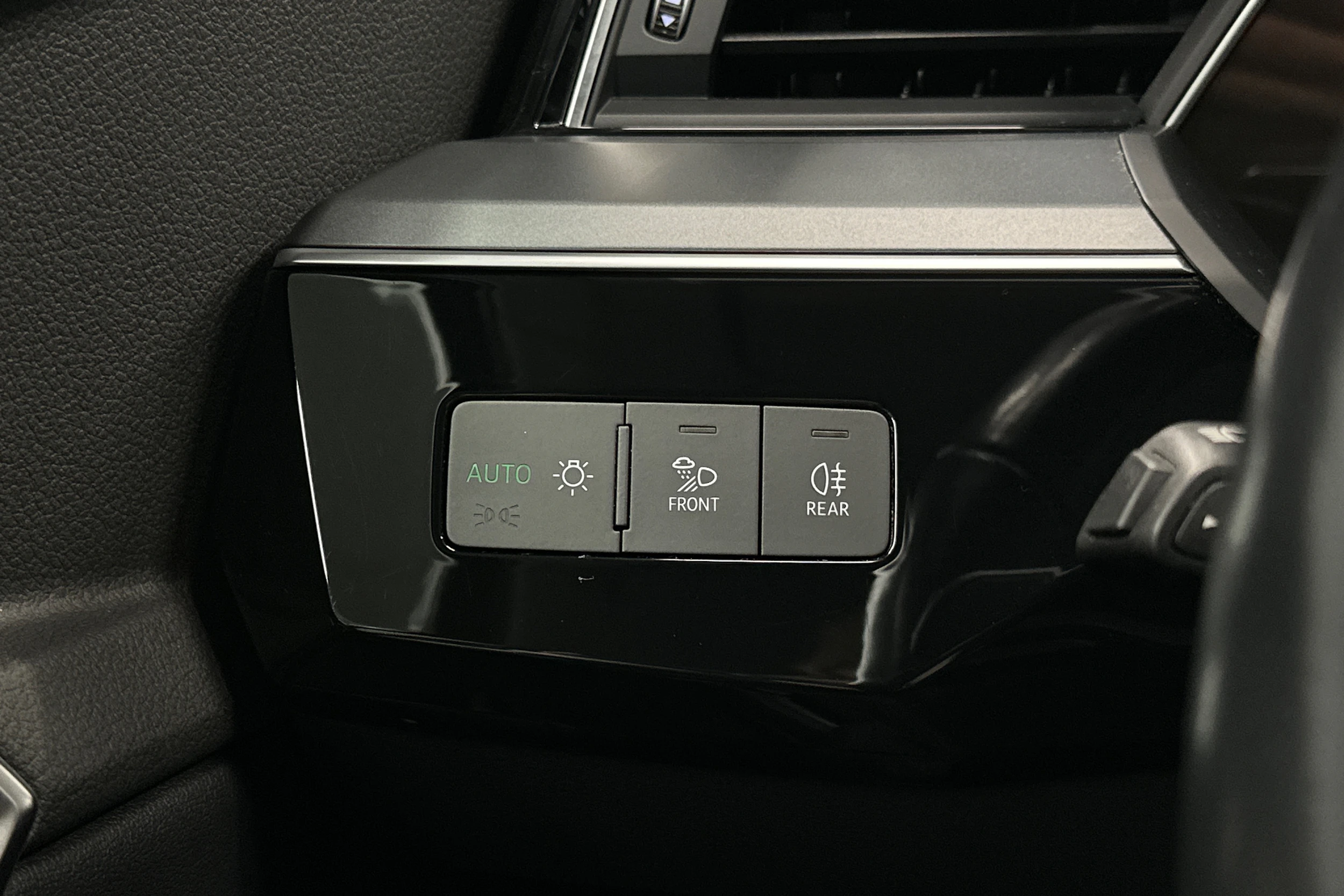 ruskea (beige) Audi Q8 e-tron 2024 kuva 14.