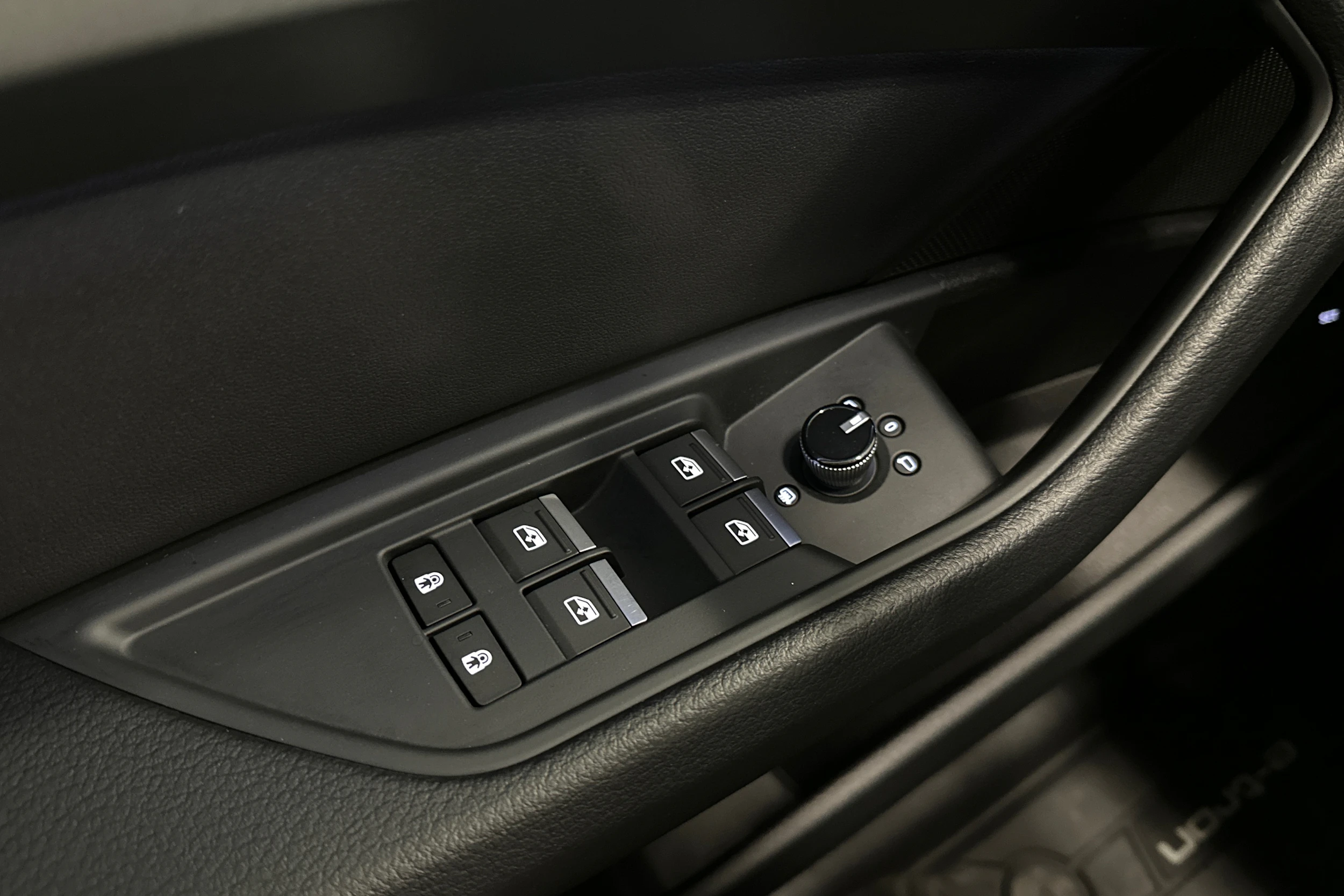ruskea (beige) Audi Q8 e-tron 2024 kuva 15.