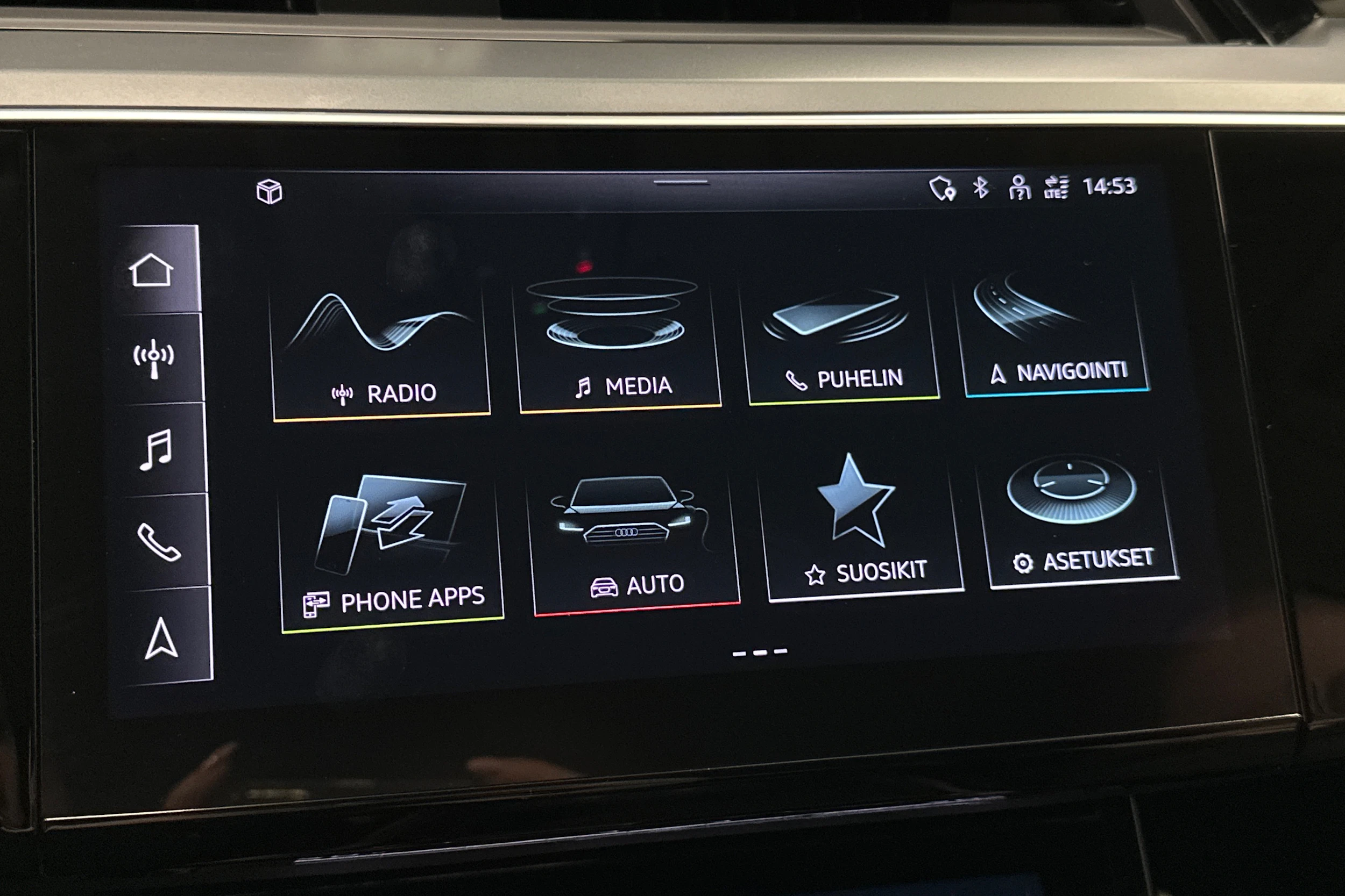 ruskea (beige) Audi Q8 e-tron 2024 kuva 17.