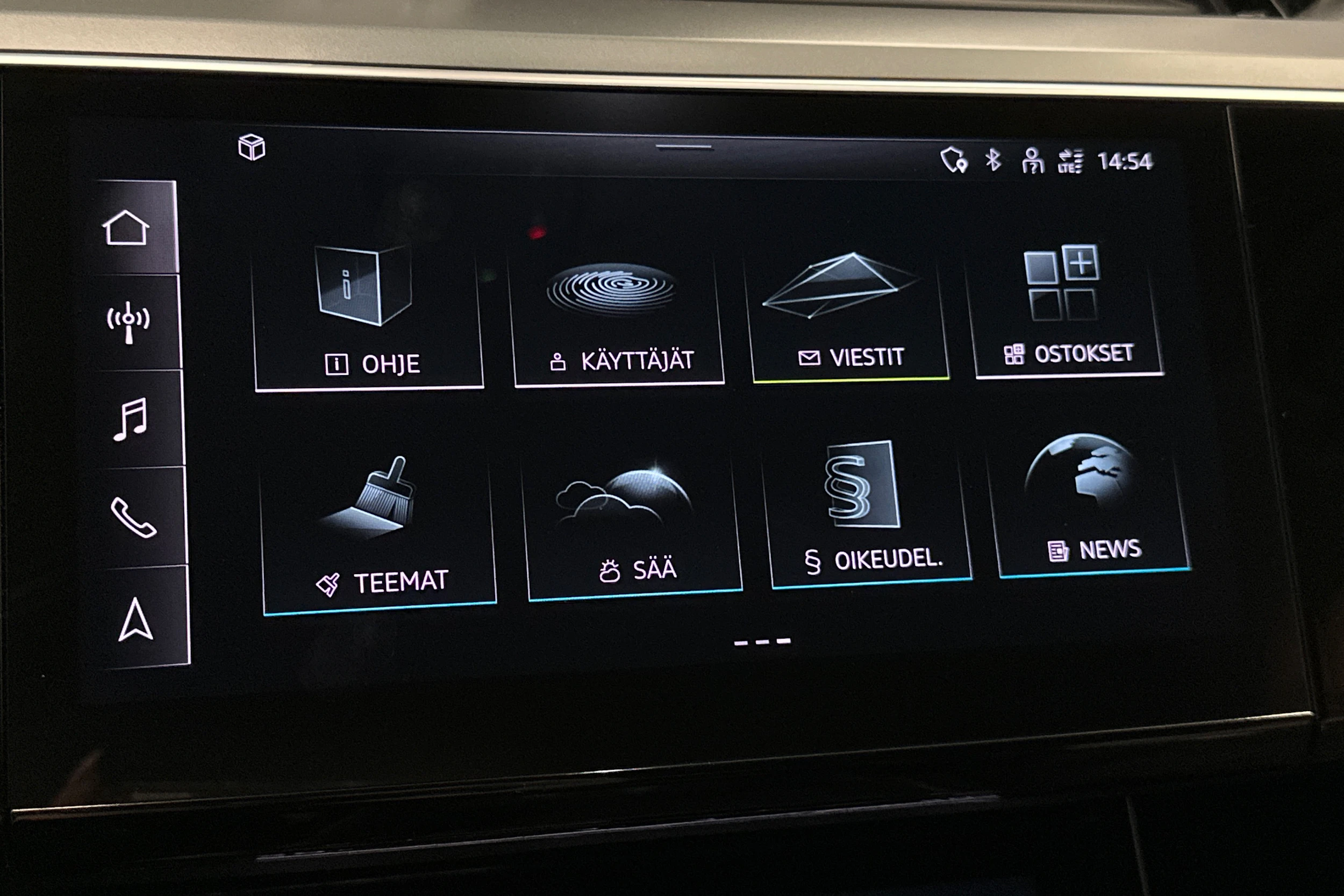 ruskea (beige) Audi Q8 e-tron 2024 kuva 18.