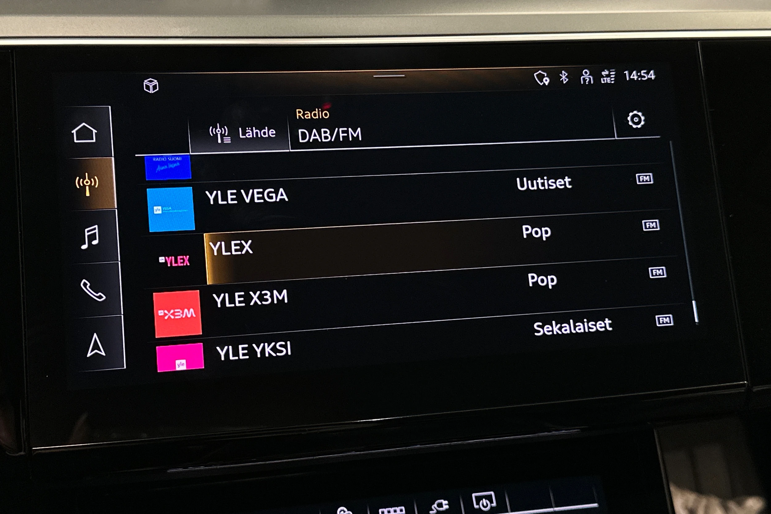 ruskea (beige) Audi Q8 e-tron 2024 kuva 19.