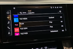 ruskea (beige) Audi Q8 e-tron 2024 kuva 19.