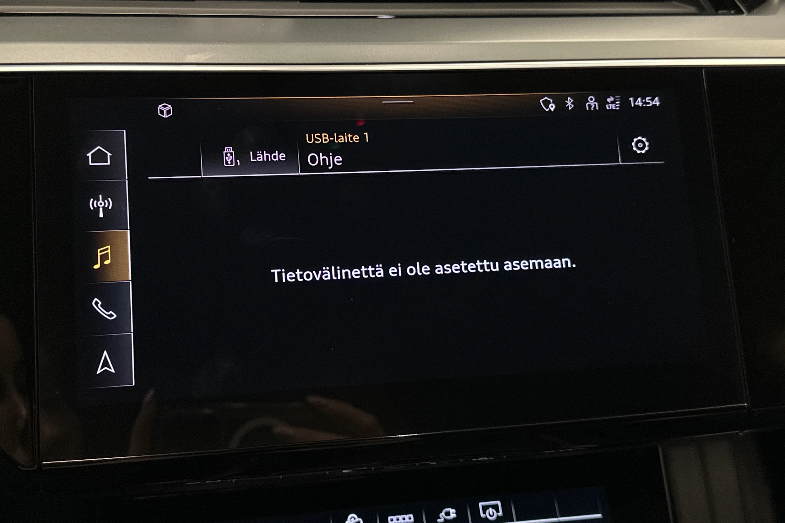 ruskea (beige) Audi Q8 e-tron 2024 kuva 20.
