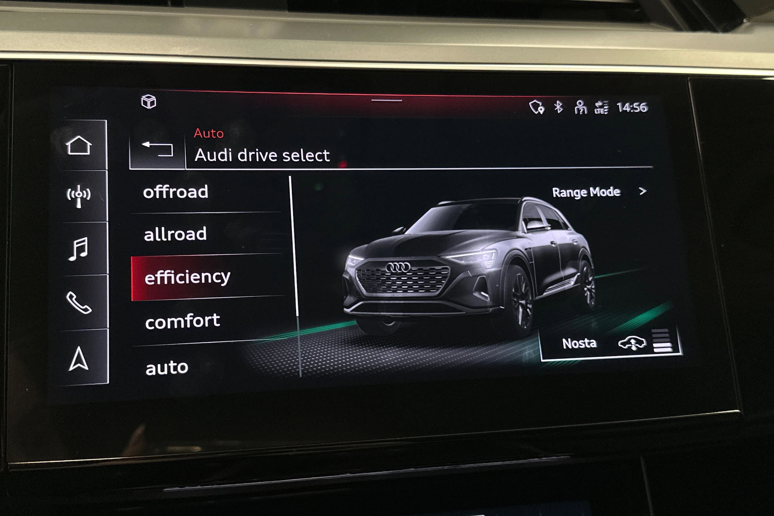 ruskea (beige) Audi Q8 e-tron 2024 kuva 27.