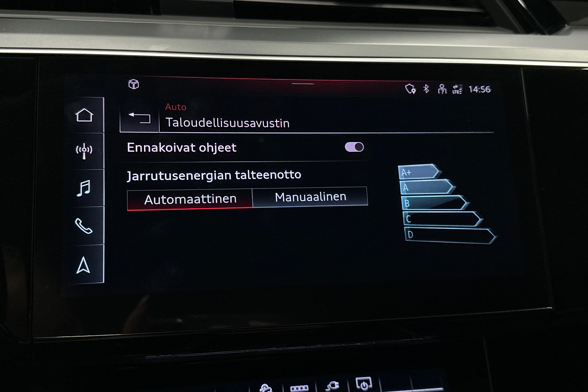 ruskea (beige) Audi Q8 e-tron 2024 kuva 28.
