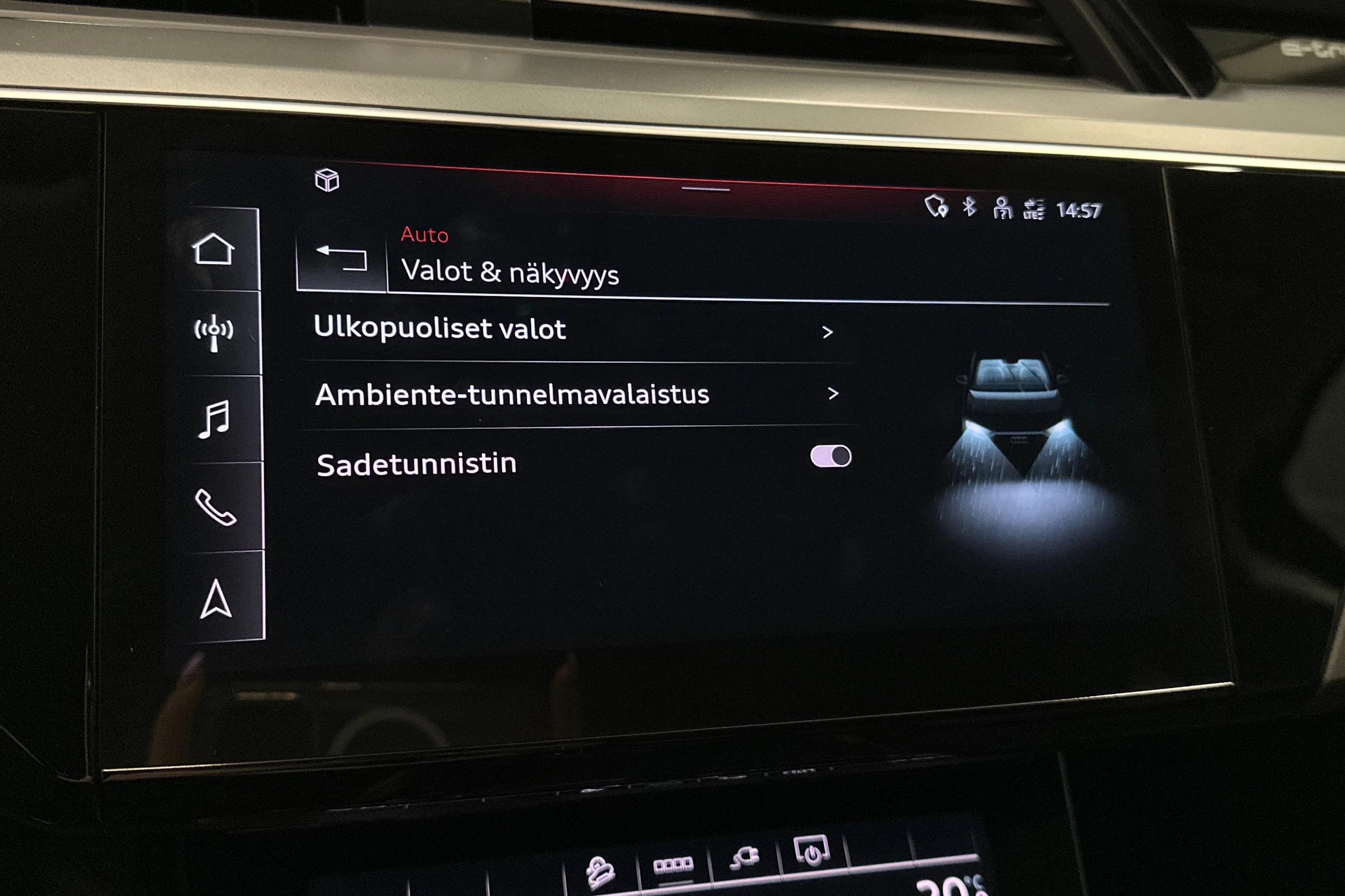 ruskea (beige) Audi Q8 e-tron 2024 kuva 30.