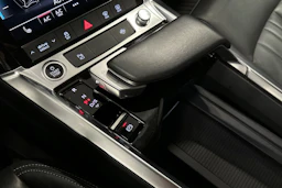 ruskea (beige) Audi Q8 e-tron 2024 kuva 35.