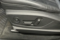 ruskea (beige) Audi Q8 e-tron 2024 kuva 36.