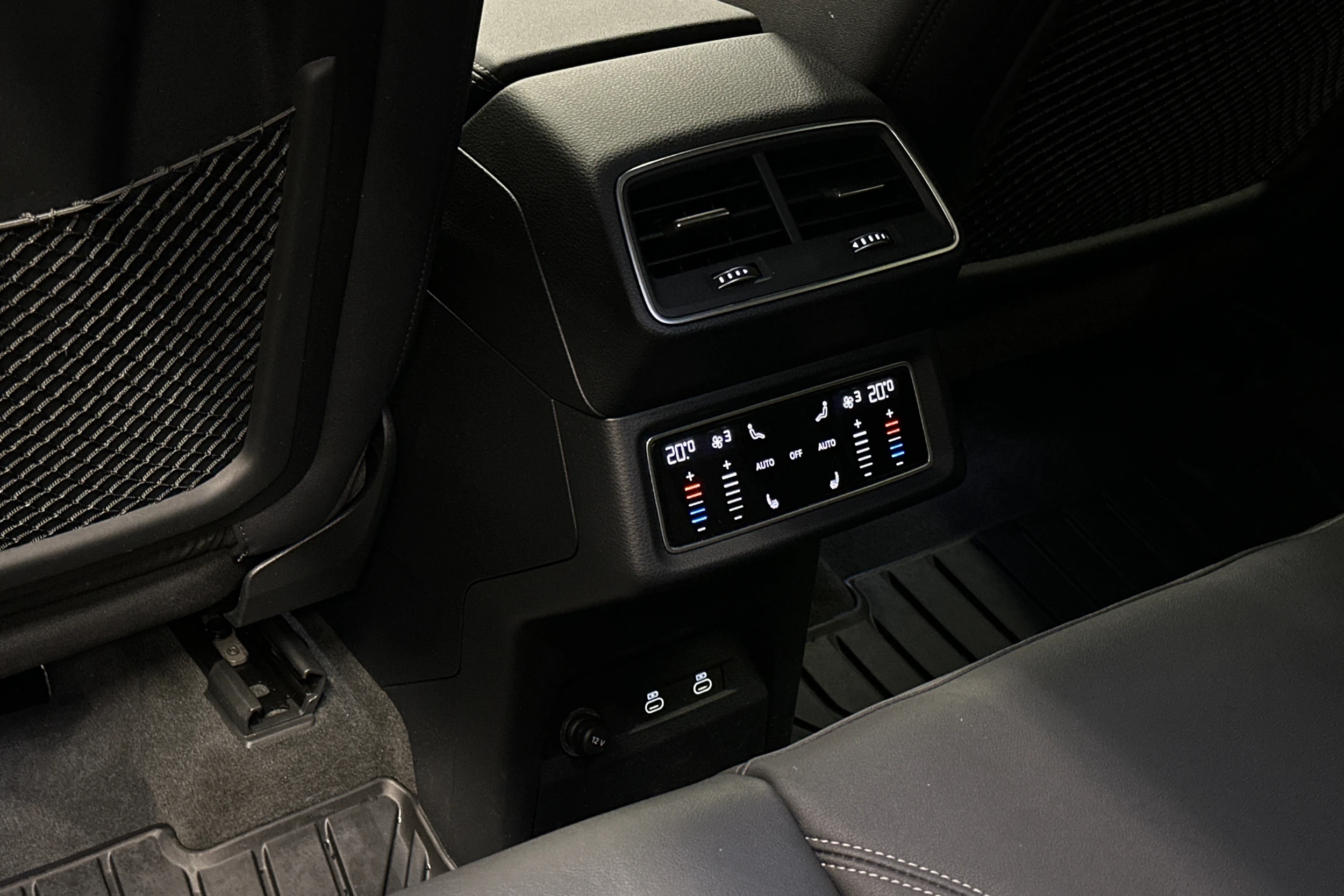 ruskea (beige) Audi Q8 e-tron 2024 kuva 37.