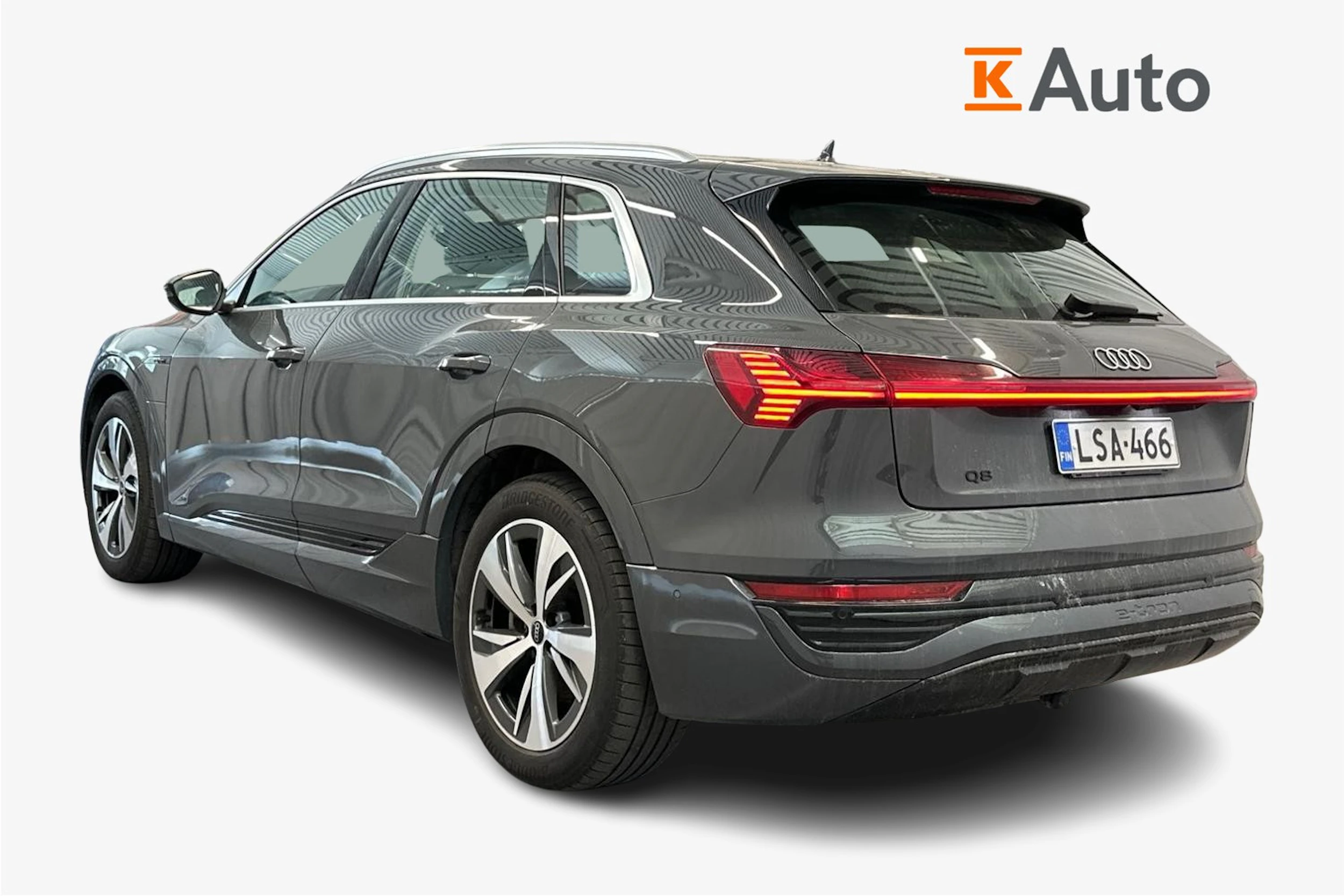 harmaa Audi Q8 e-tron 2024 kuva 2.
