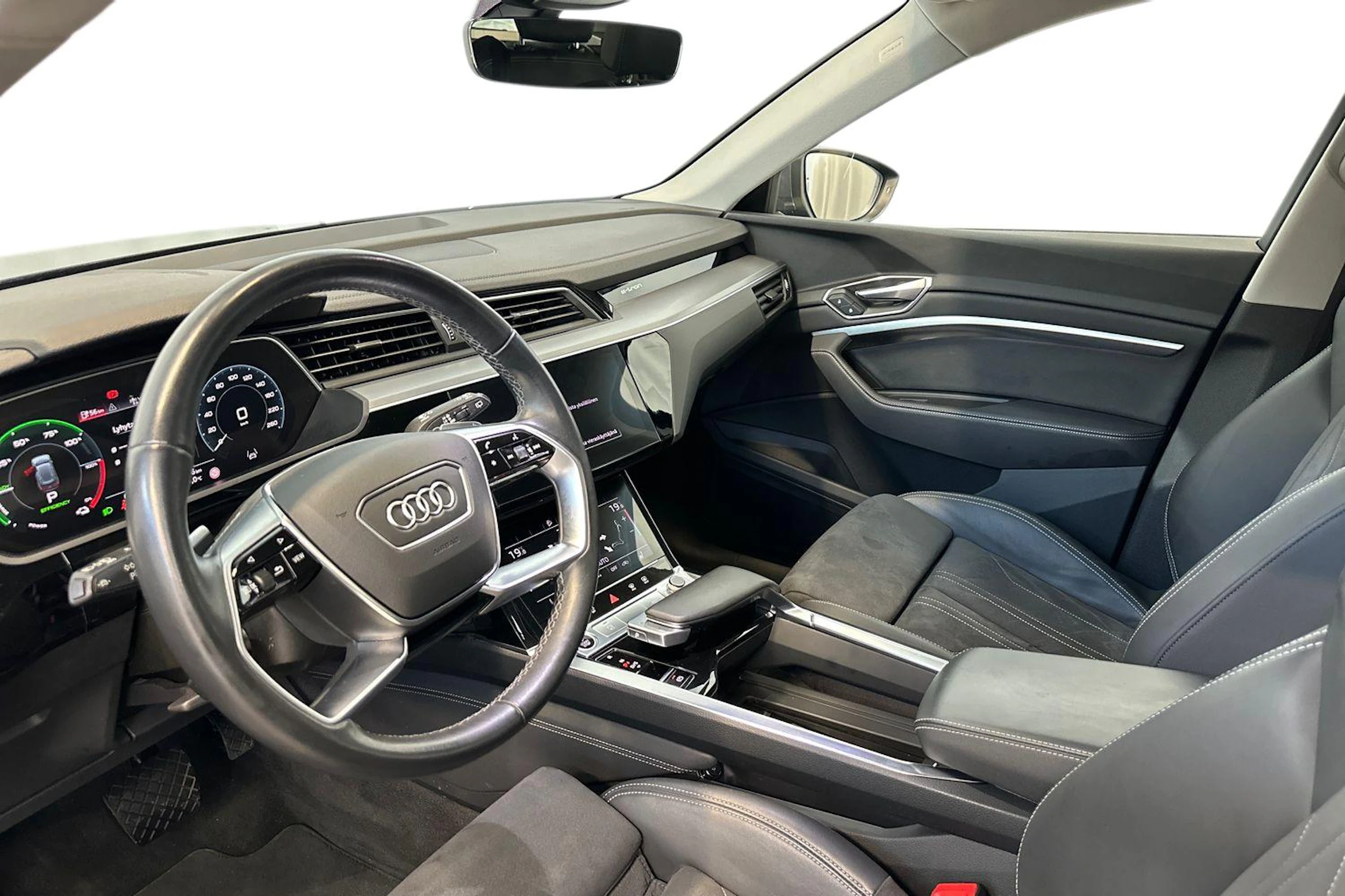 harmaa Audi Q8 e-tron 2024 kuva 6.