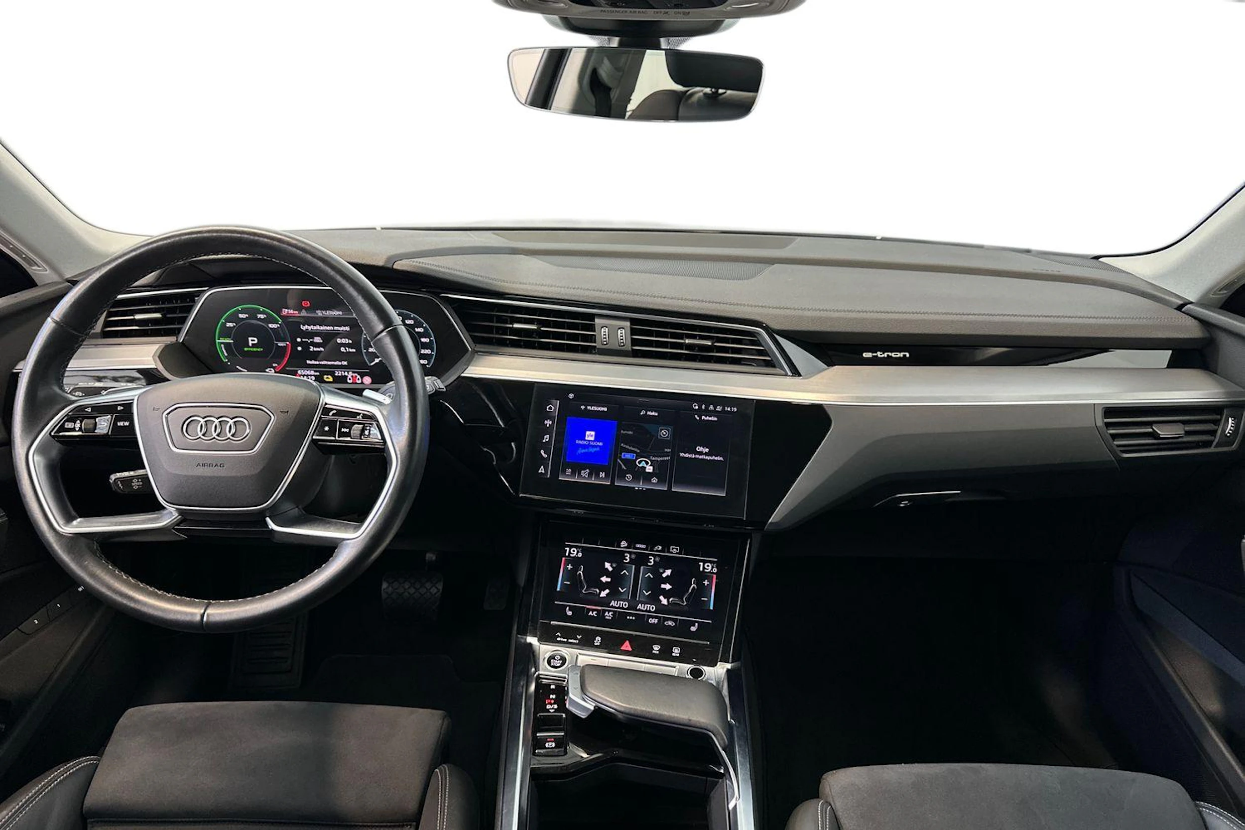 harmaa Audi Q8 e-tron 2024 kuva 9.