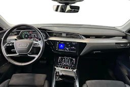 harmaa Audi Q8 e-tron 2024 kuva 9.
