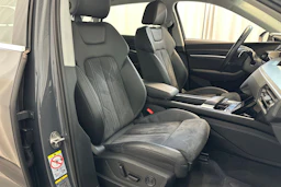 harmaa Audi Q8 e-tron 2024 kuva 11.