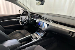 harmaa Audi Q8 e-tron 2024 kuva 12.