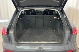 harmaa Audi Q8 e-tron 2024 kuva 13.