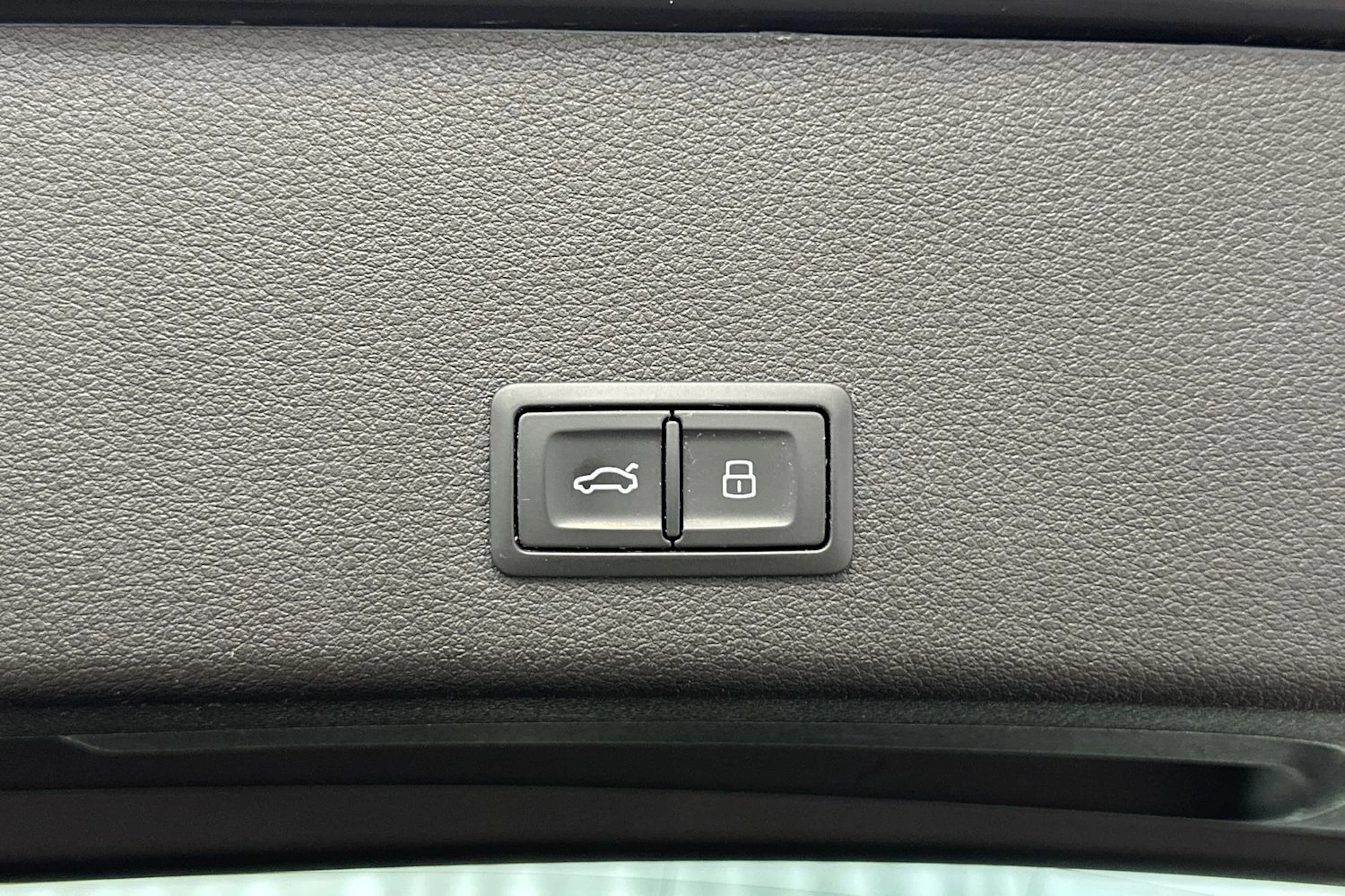 harmaa Audi Q8 e-tron 2024 kuva 14.