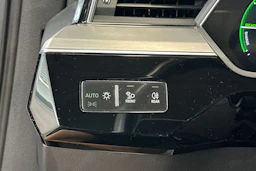 harmaa Audi Q8 e-tron 2024 kuva 16.