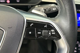 harmaa Audi Q8 e-tron 2024 kuva 18.