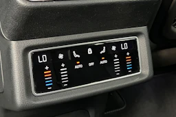 harmaa Audi Q8 e-tron 2024 kuva 27.