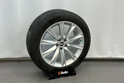 harmaa Audi Q8 e-tron 2024 kuva 30.