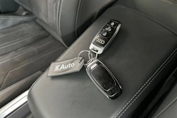 harmaa Audi Q8 e-tron 2024 kuva 32.