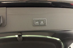 met. musta Audi Q8 e-tron 2024 kuva 15.