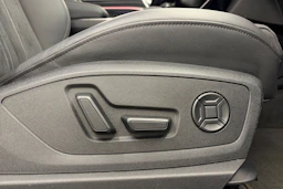 met. musta Audi Q8 e-tron 2024 kuva 19.