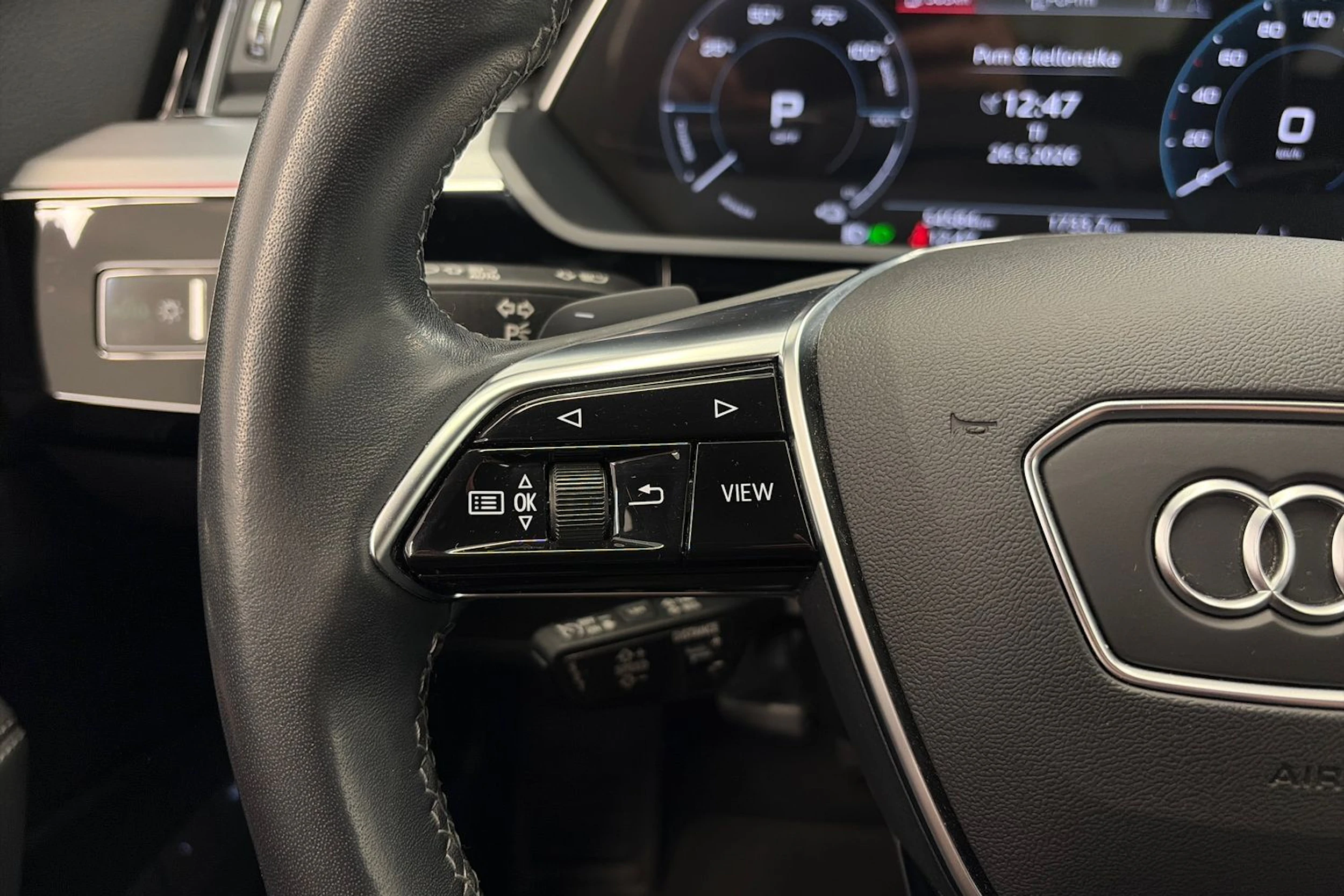 met. musta Audi Q8 e-tron 2024 kuva 21.