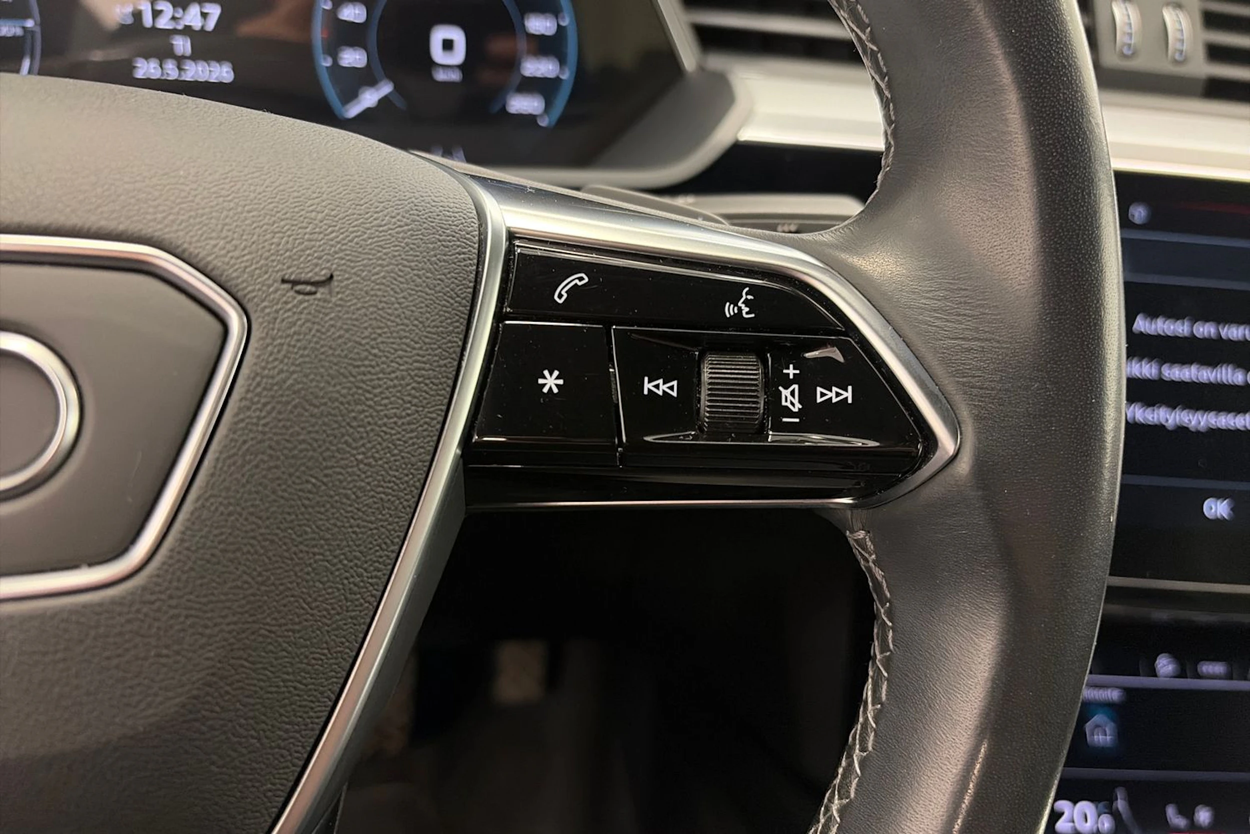 met. musta Audi Q8 e-tron 2024 kuva 22.