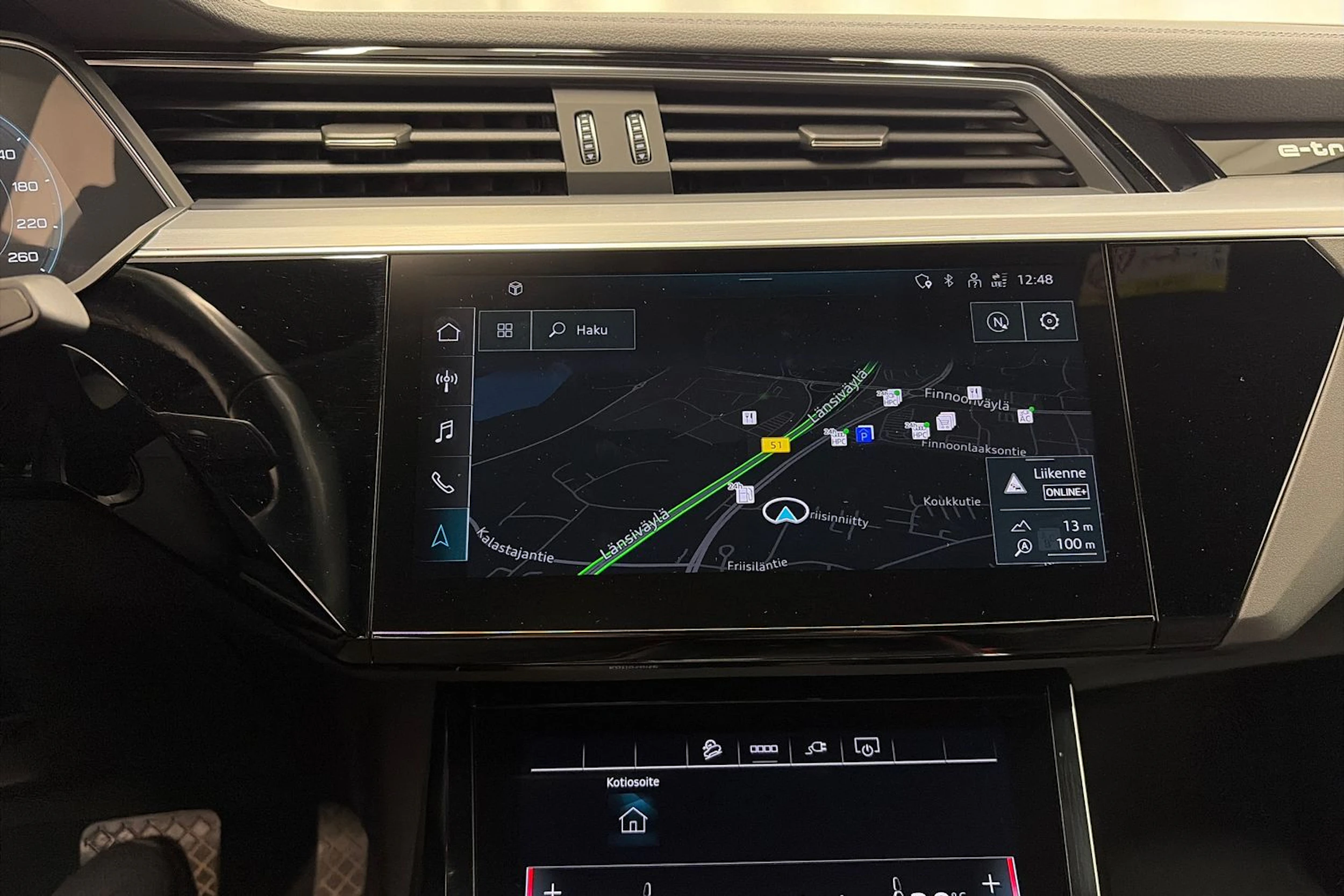 met. musta Audi Q8 e-tron 2024 kuva 24.