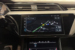 met. musta Audi Q8 e-tron 2024 kuva 24.