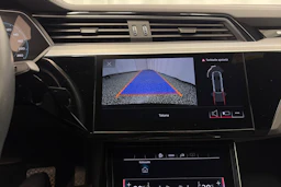 met. musta Audi Q8 e-tron 2024 kuva 25.