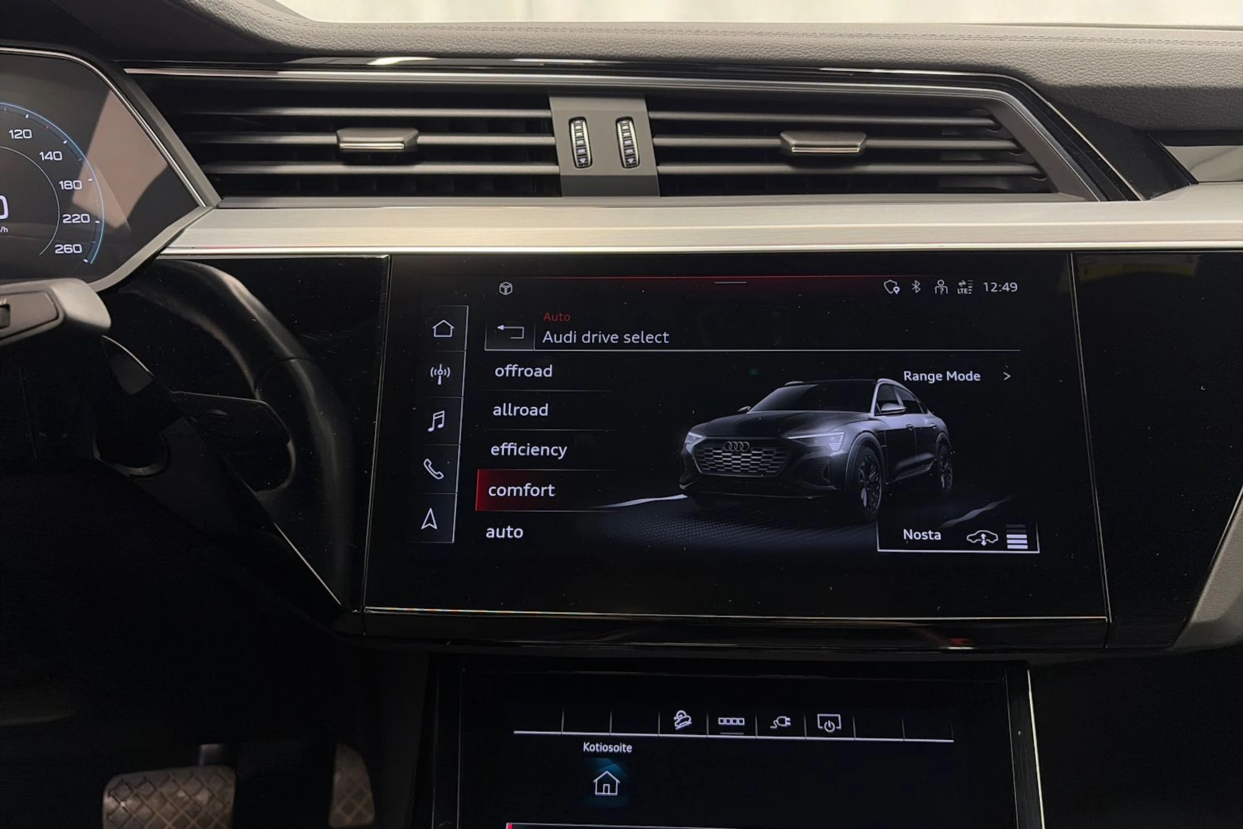 met. musta Audi Q8 e-tron 2024 kuva 27.