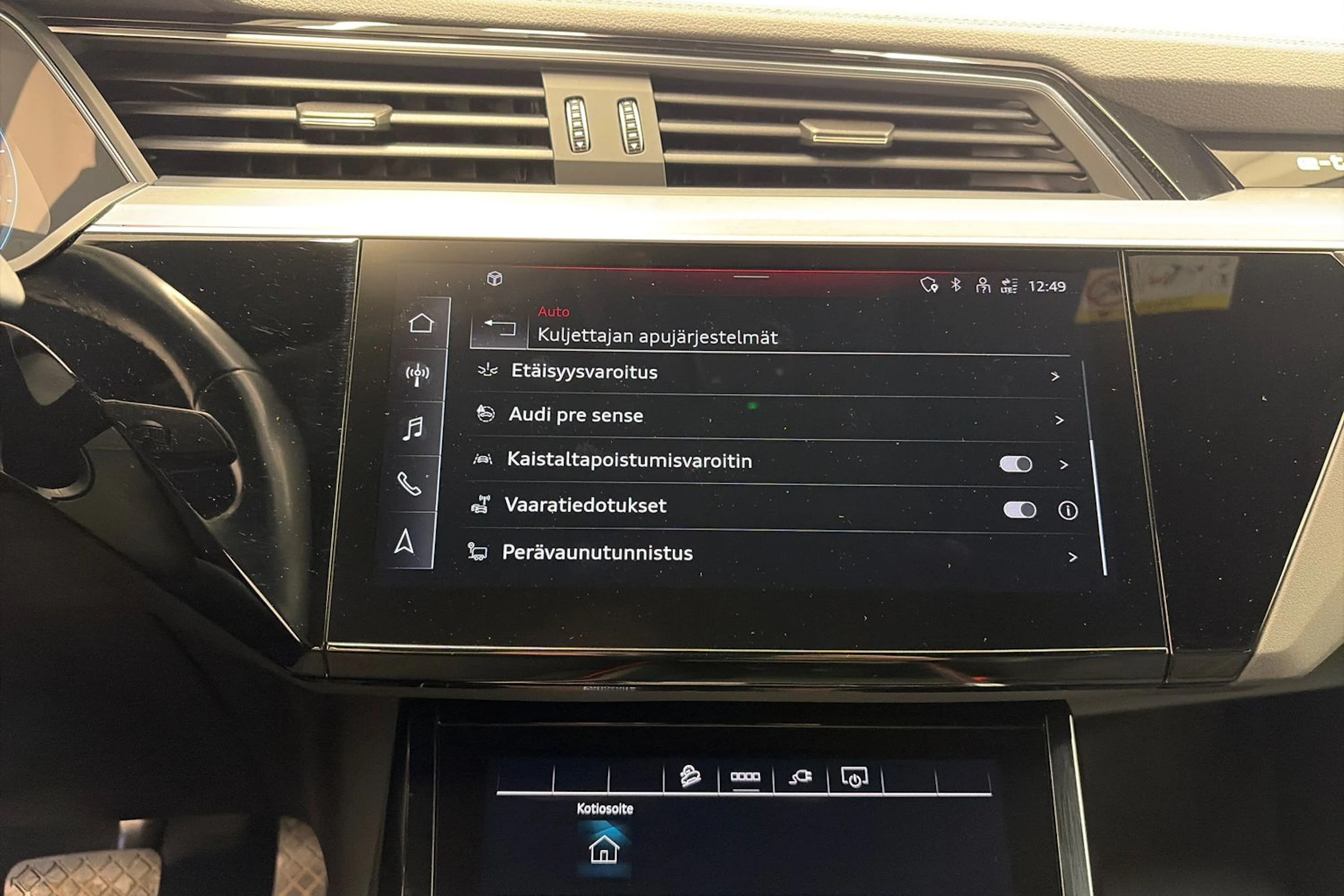 met. musta Audi Q8 e-tron 2024 kuva 29.